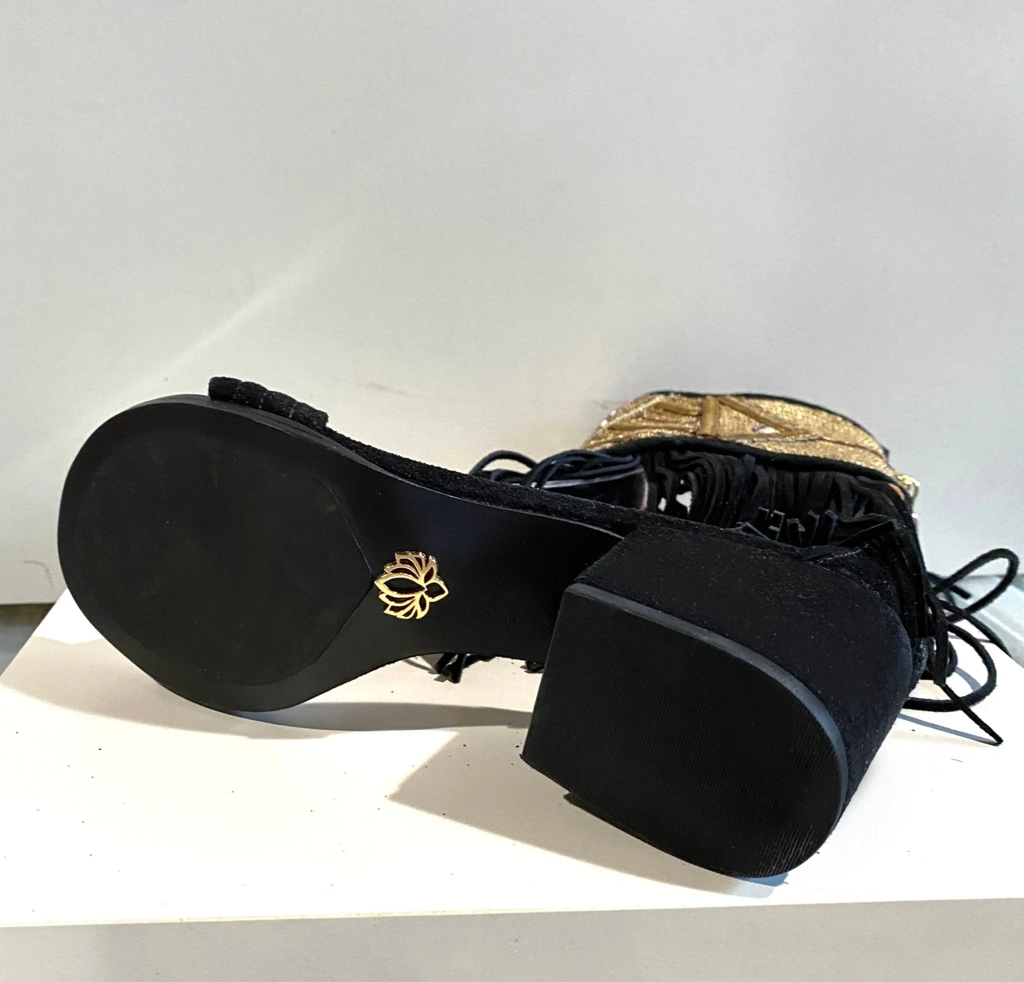 BAILEY - BLACK SAMPLE 6