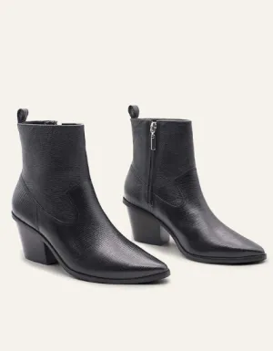 Kaanas Hague Bootie in Black