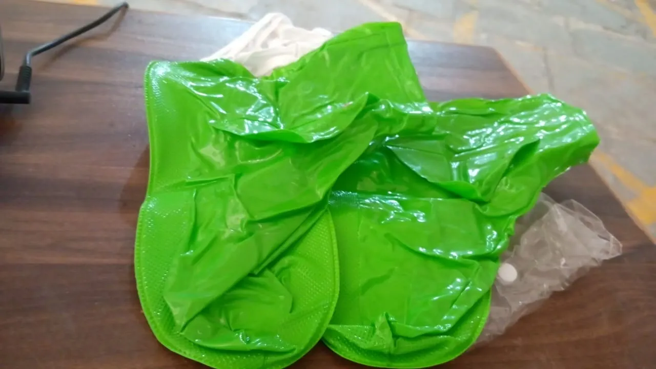 Reusable Waterproof Plastic Shoes Covers for Rain (1 Pair)